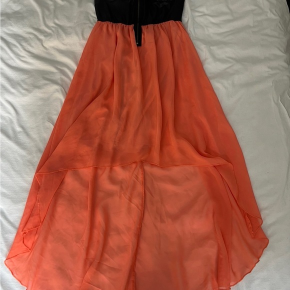 Dresses - Picture 6 of 6